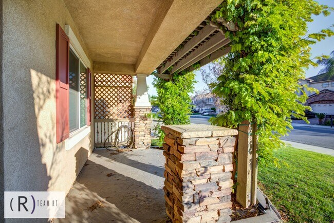 Building Photo - NEW PROMO PRICE! $3,470/MO