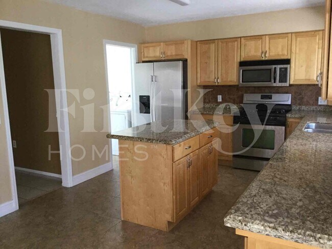 Building Photo - 8801 N Bermuda Dr