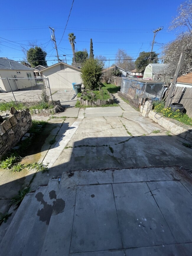 Building Photo - 1316 H St