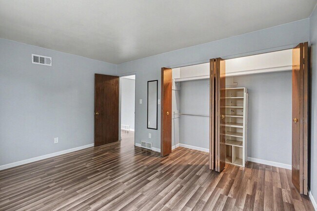 Building Photo - 25325 Shiawassee Cir