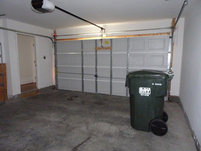 Building Photo - 610 Jessica Cir