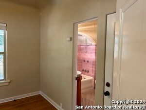 Building Photo - 224 E Rosewood Ave