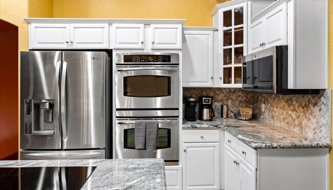 Building Photo - 2431 E Laurel St