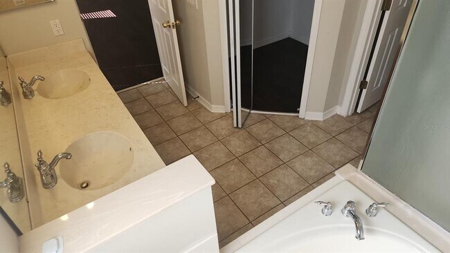 Building Photo - 1930 Torchwood Dr