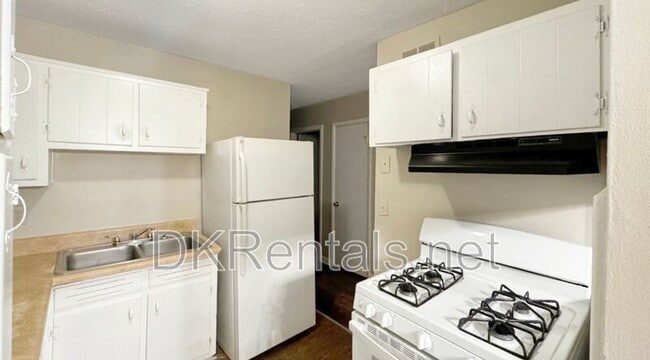 Building Photo - 4192 Tara Dr