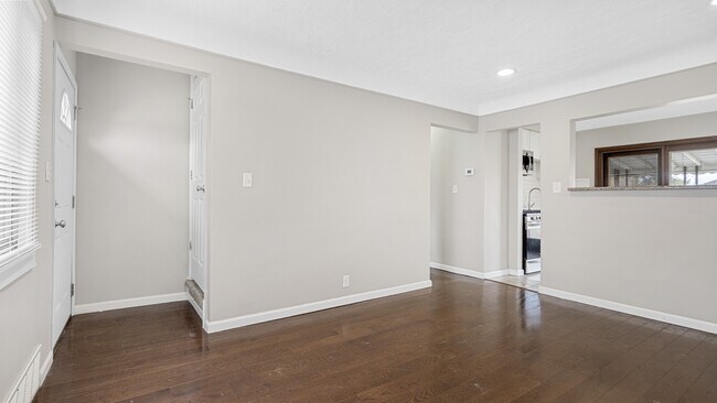 Building Photo - 2162 Champaign Rd