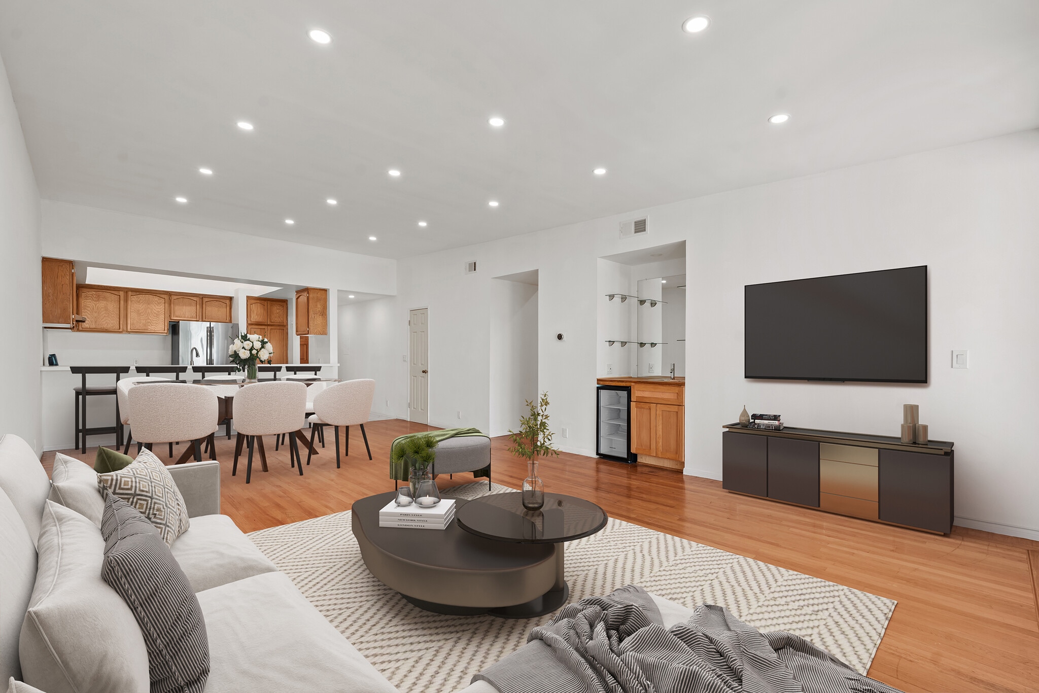 virtually staged - 1559 Winona Blvd