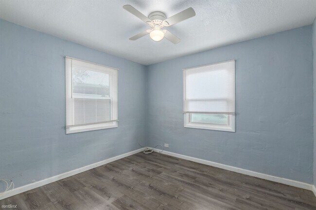 Building Photo - 2 br, 1 bath House - 1116 S Holbrook Ln