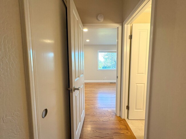 Building Photo - Charming Single Family Home in Los Altos H...