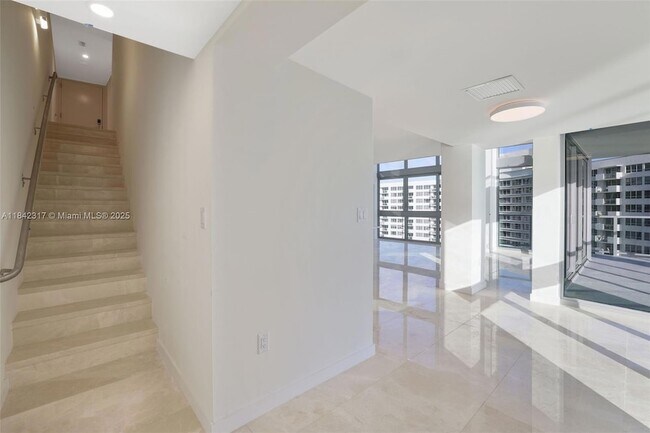 Building Photo - 1500 Bay Rd