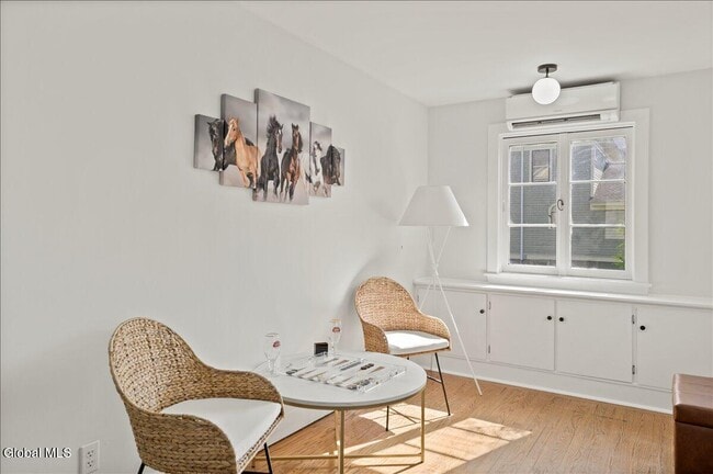 Building Photo - 162 Lake Ave