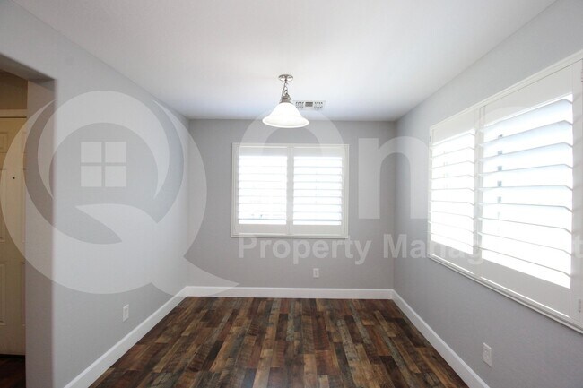 Building Photo - 2009 E Lindrick Dr