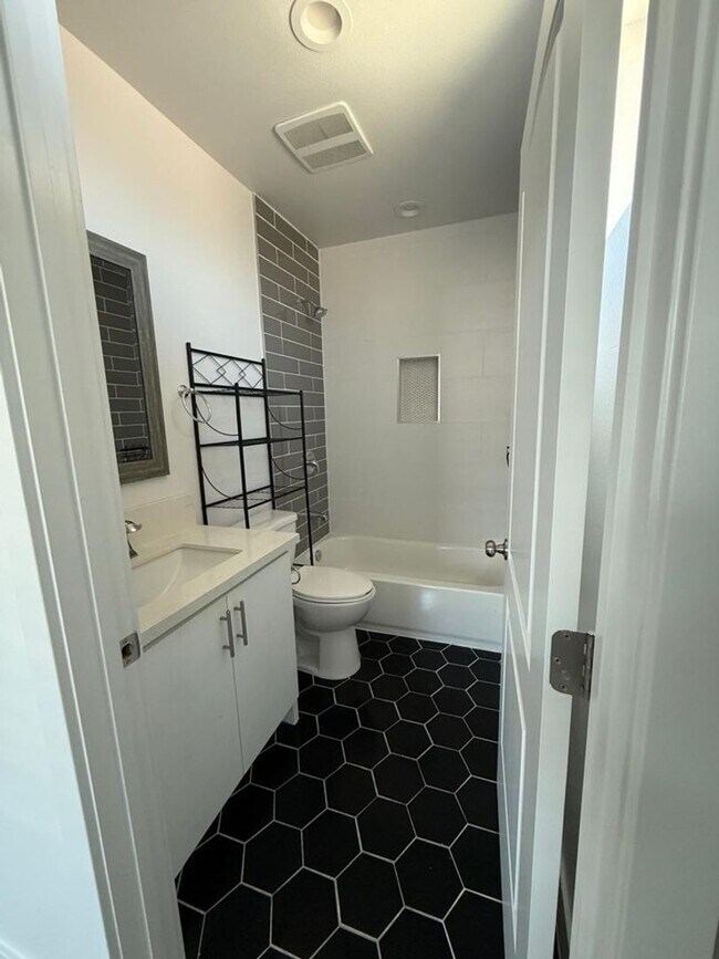 Building Photo - LANFRANCO(3743)