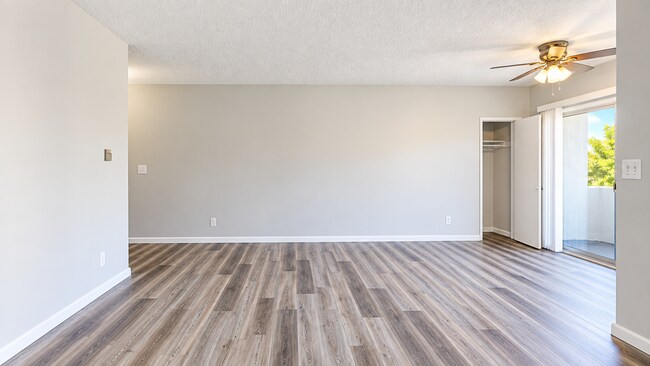 Interior Photo - 11958 Mayfield Ave