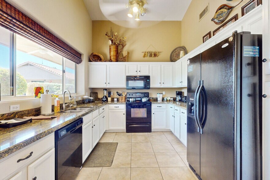 Building Photo - 9145 W Chino Dr