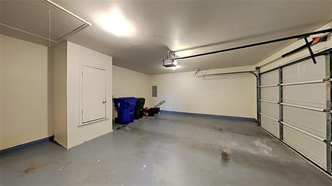 Building Photo - 1117 Cedarcrest St