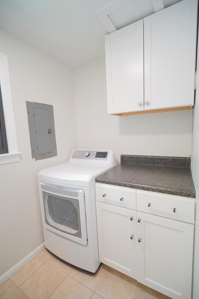 Building Photo - 1506 Sharon Rd