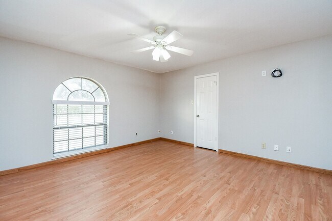 Building Photo - 15502 Rio Plaza Dr