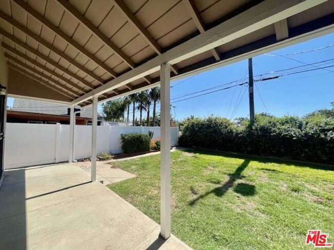 Building Photo - 7330 W 89th St