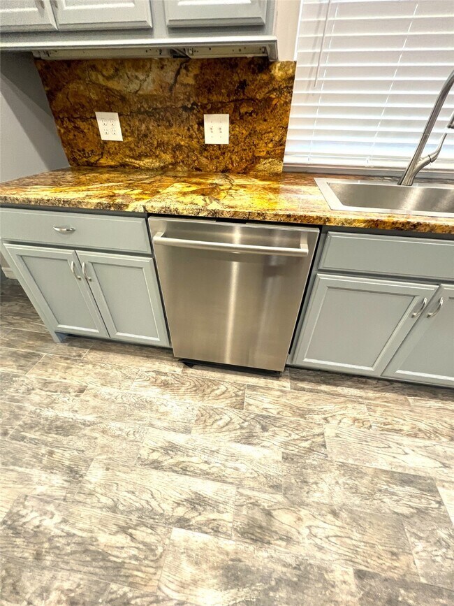 Building Photo - 7206 N Fawn River Cir