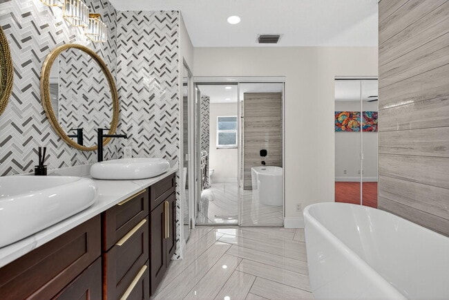 Building Photo - 7004 Galleon Cove Cir