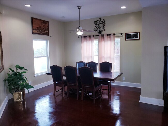 Building Photo - 3716 Sabrina