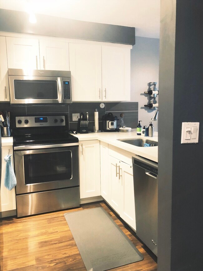 Building Photo - 199 Montecito Ave