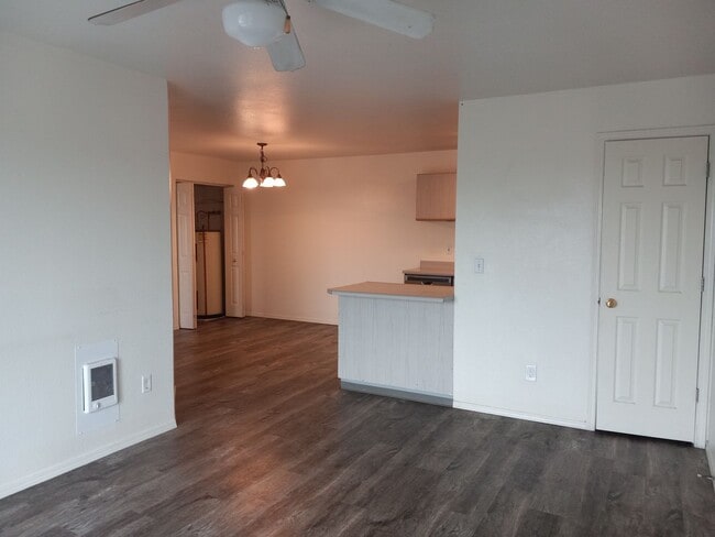 Building Photo - Live Where Comfort Meets Convenience - College Hill Condo in Pullman