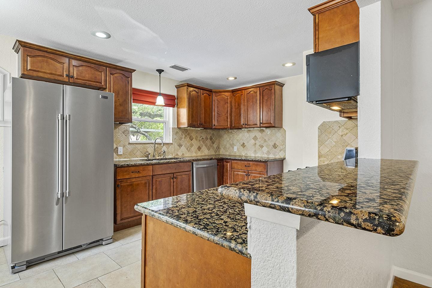 Building Photo - Remarkable Lakewood home steps from Ridgewood Park
