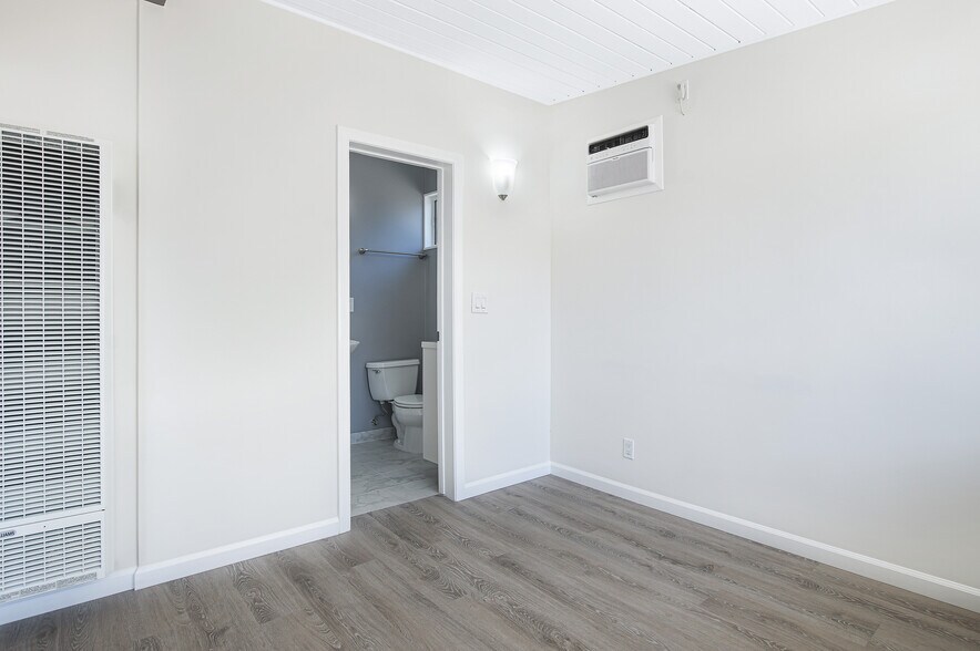 Bedroom - 11301 Gladwin St