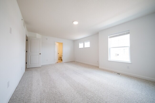 Building Photo - 15004 Ahena Curv