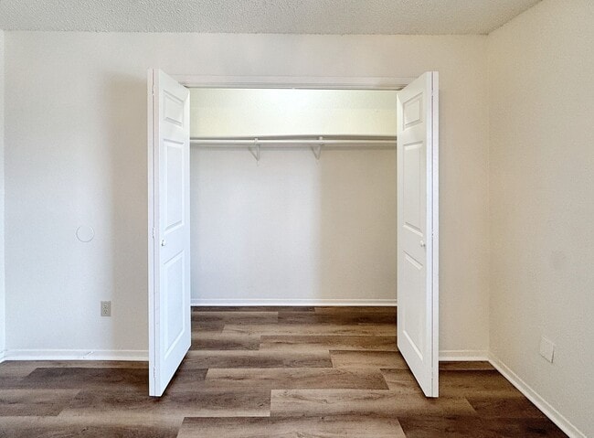 Building Photo - Bright & Stylish 2-Bedroom Retreat in a Prime Arlington Location