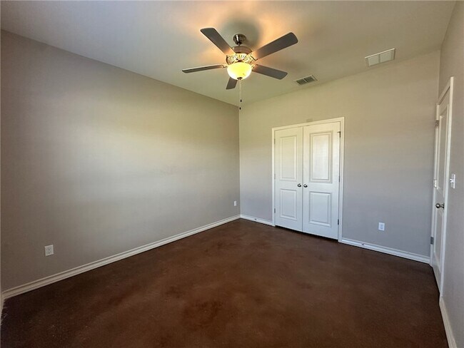 Building Photo - 106 Chiman Cir