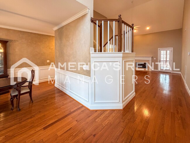 Building Photo - Spacious Five Bedroom Residence in Meadowbrook!