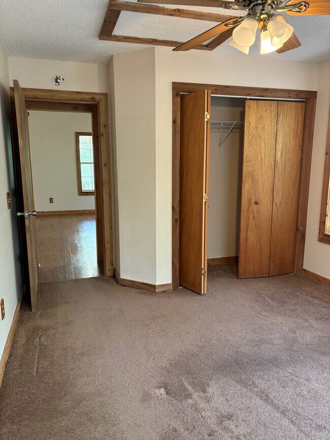 Building Photo - Cozy 2 Bedroom Retreat Available SOON!