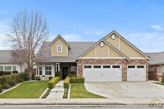 Building Photo - NW Home with 3 Car Garage