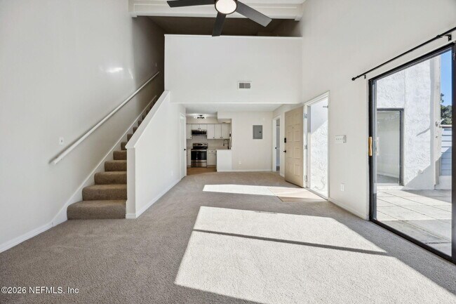 Building Photo - 1604 Challenger Ct W