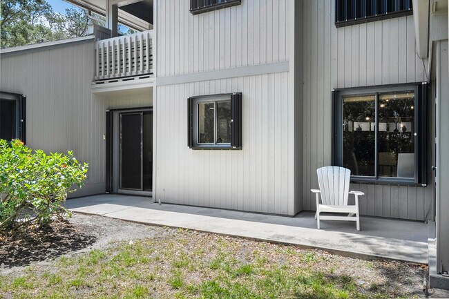 Building Photo - 5300 SE Schooner Oaks Way