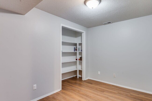 Building Photo - "Spacious 4-Bedroom Gem with 3 Full Baths ...