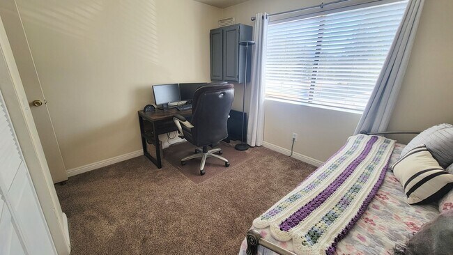 Building Photo - 3 Bedroom Home with Mountain Views Bordering National Forest