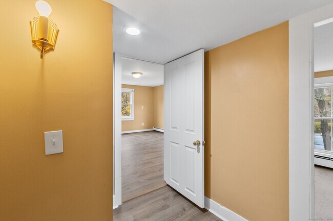 Building Photo - 1701 Farmington Ave