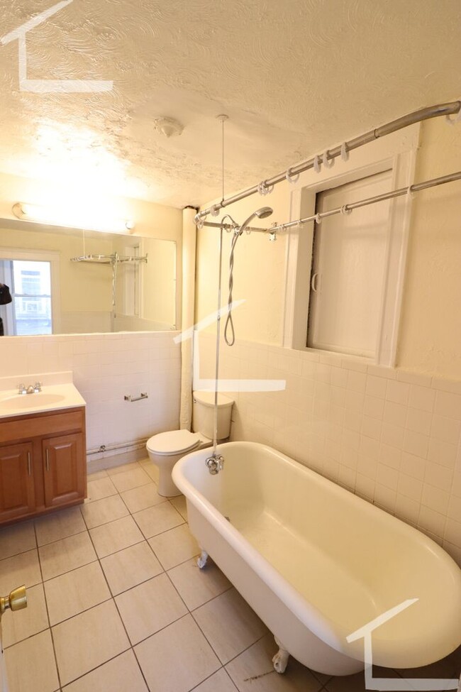 Building Photo - No Fee! Avl NOW - No Fee! Allston 3BR with...