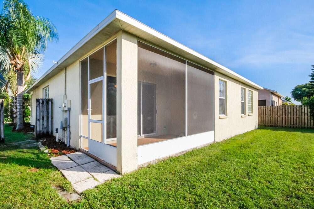 Building Photo - 1613 Wakefield Dr