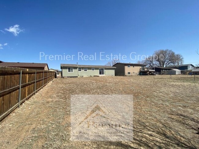 Building Photo - 550 Avenida Del Cielo