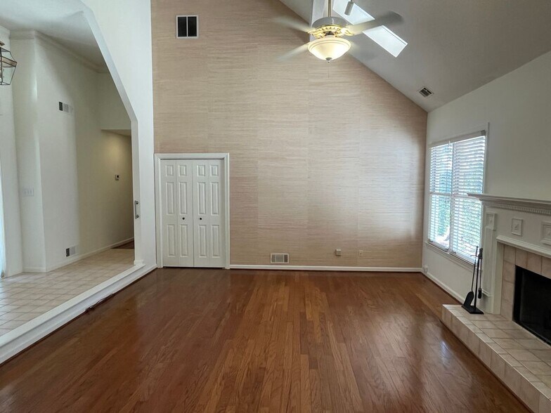 Building Photo - 972 Bridgegate Dr NE