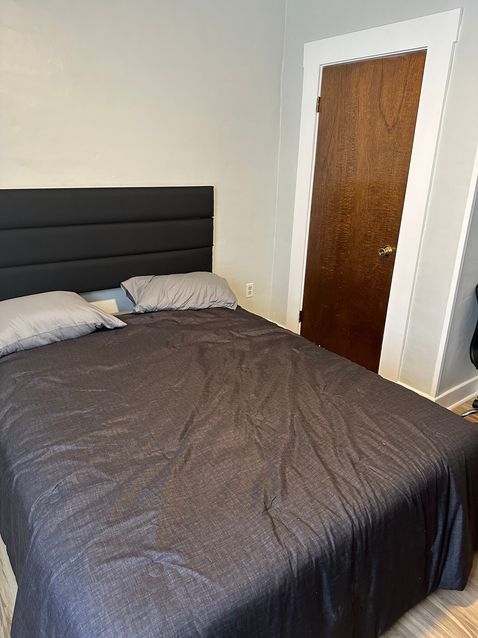 Building Photo - 392 Shaw St