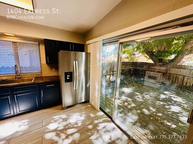 Building Photo - 1404 Express St