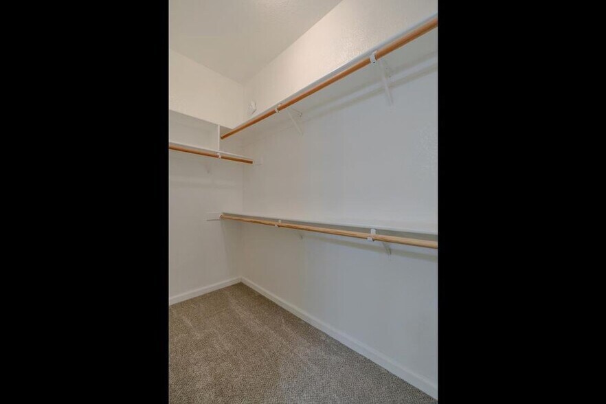 Master bedroom closet - 509 Mace Blvd