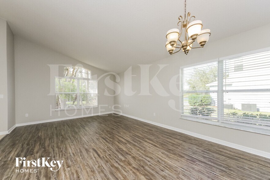 Building Photo - 5219 Alavista Dr