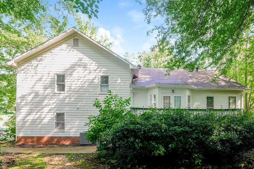 Building Photo - 8601 Stone Creek Ct